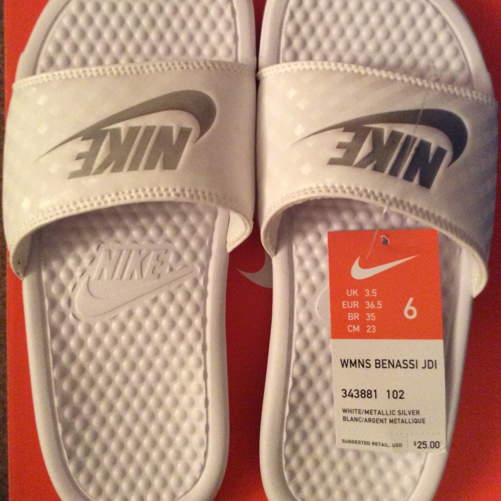 Nike Benassi Slides
